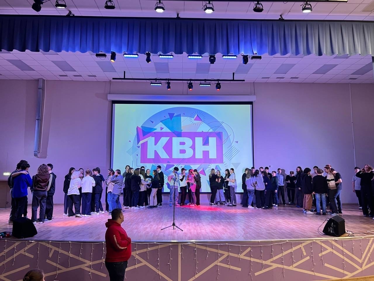 Школа КВН в рамках районного кубка КВН среди образовательных учреждений Свердловского района.