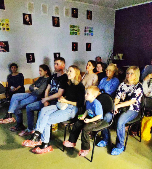 Спектакль по мотивам повести-сказки Антуана де Сент-Экзюпери "Маленький принц".